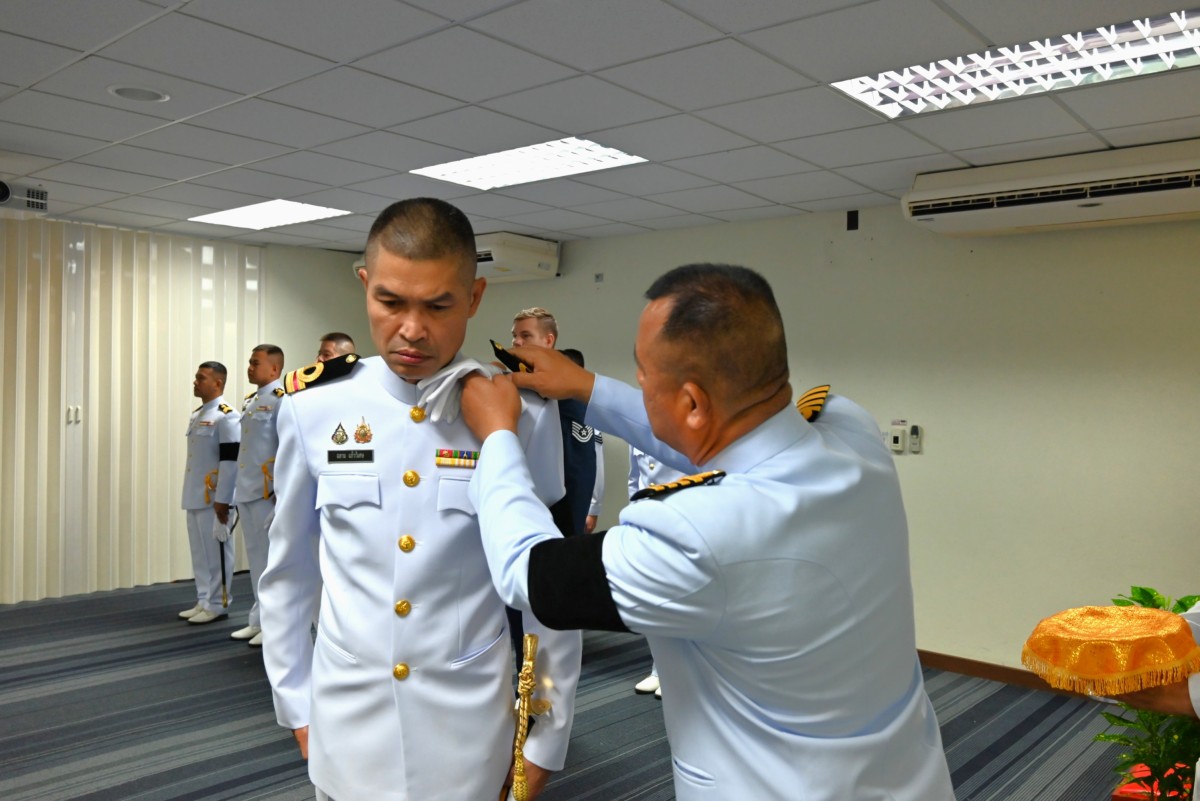 You are currently viewing น.อ.พัลลภ  พยัคเลิศ หัวหน้าสถานีวัดความสั่นสะเทือนจังหวัดเชียงใหม่ เป็นประธานในพิธีประดับยศนายทหารชั้นสัญญาบัตร ว่าที่ ร.อ.ฉลาม  แก้ววิเศษ หัวหน้าช่างซ่อมบำรุง ฯ ณ ห้องประชุม สถานีวัดความสั่นสะเทือนจังหวัดเชียงใหม่ เมื่อ วันที่ ๖ พฤศจิกายน ๒๕๖๘